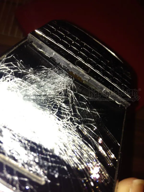 Handphone yang rusak parah Foto: Dokumentasi Pribadi