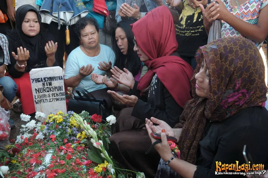 Makam Olga Syahputra didatangi ribuan peziarah. ©KapanLagi.com®/Bayu Herdianto