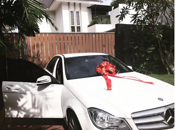 Kado mobil mewah buat Ratu Felisha © Instagram.com/ratufelisha