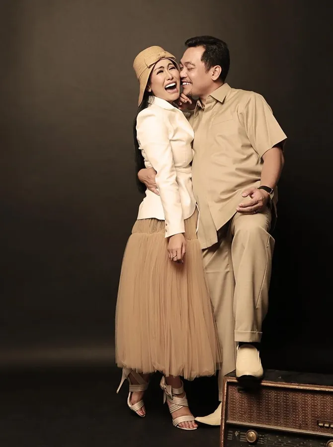 Ratu Meta dan Suaminya © Instagram.com/ratu_meta