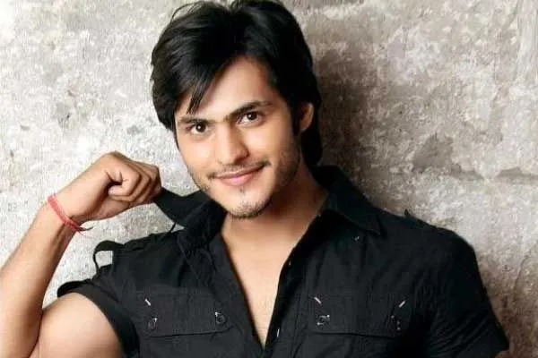 Ravi Bhatia nekat kabur dari rumahnya di Shimla untuk mengejar karir di New Delhi @tellychakkar.com