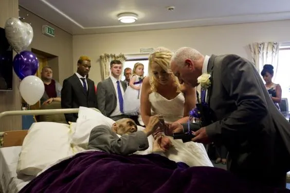 Ray didiagnosis menderita kanker usus kecil dan diprediksi tak akan hidup lama © independent.co.uk