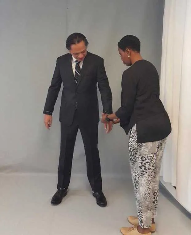 Ray Sahetapi ketika melakukan fitting baju untuk perannya di Captain America © twitter.com/omdennis