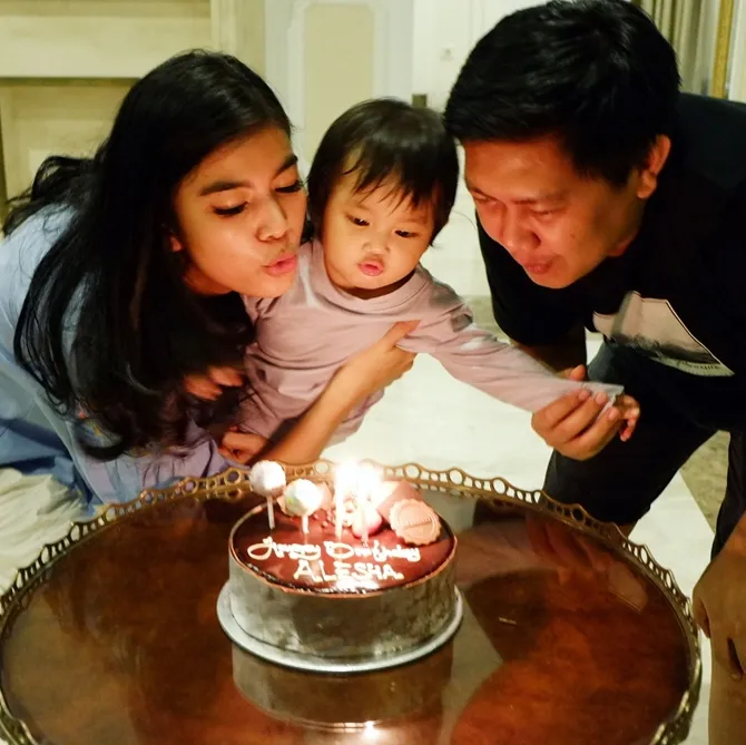 Kini Alesha tumbuh dengan baik dan sudah berusia satu tahun (credit: instagram.com/rayakohandi244)