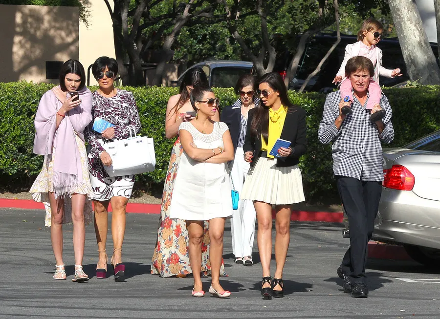 Keluarga Kardashian yang penuh sensasi © FameFlynet.com