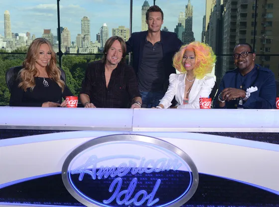 Tersenyum manis di depan kamera, seteru Mariah - Nicki justru menjadikan AMERICAN IDOL lebih menarik @eonline.com