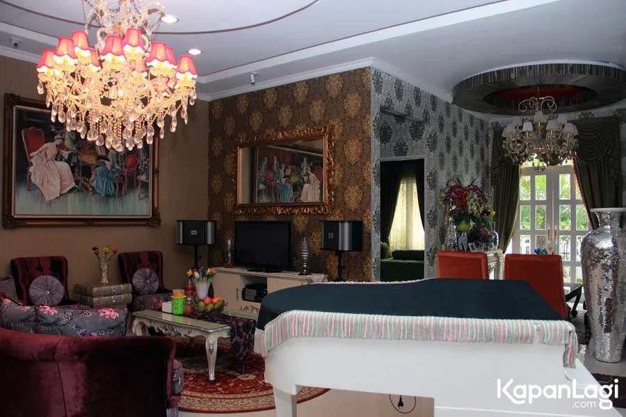 Rumah Regina Andriane Saputri, dibeli sejak tahun 2007 dan sangat nyaman untuk ditinggali. ©KapanLagi.com/Muhammad Akrom Sukarya