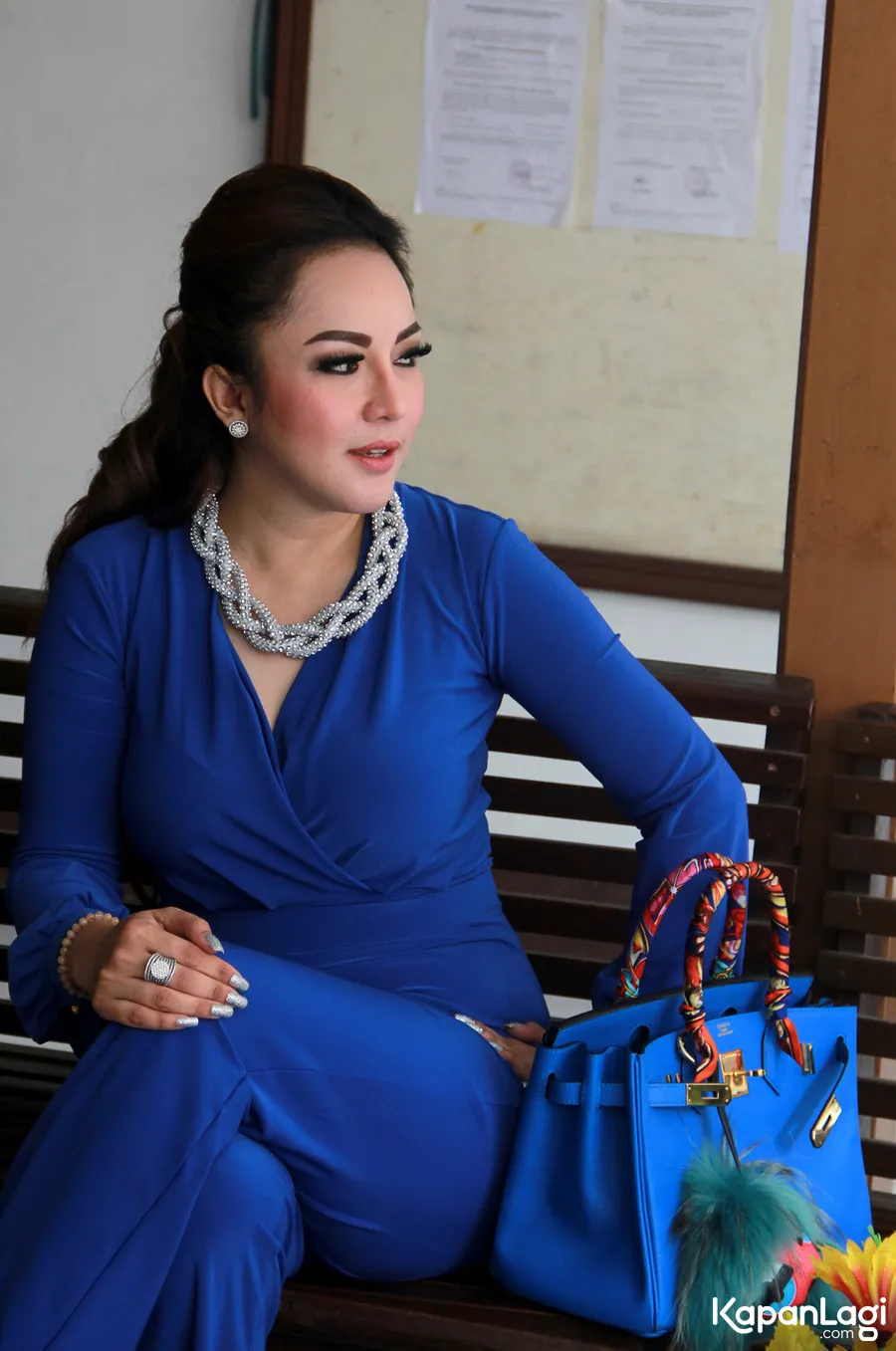 Dulu diberikan mahar mewah, sekarang harta Regina hendak diminta kembali oleh Farhat Abbas. ©KapanLagi.com/Muhammad Akrom Sukarya