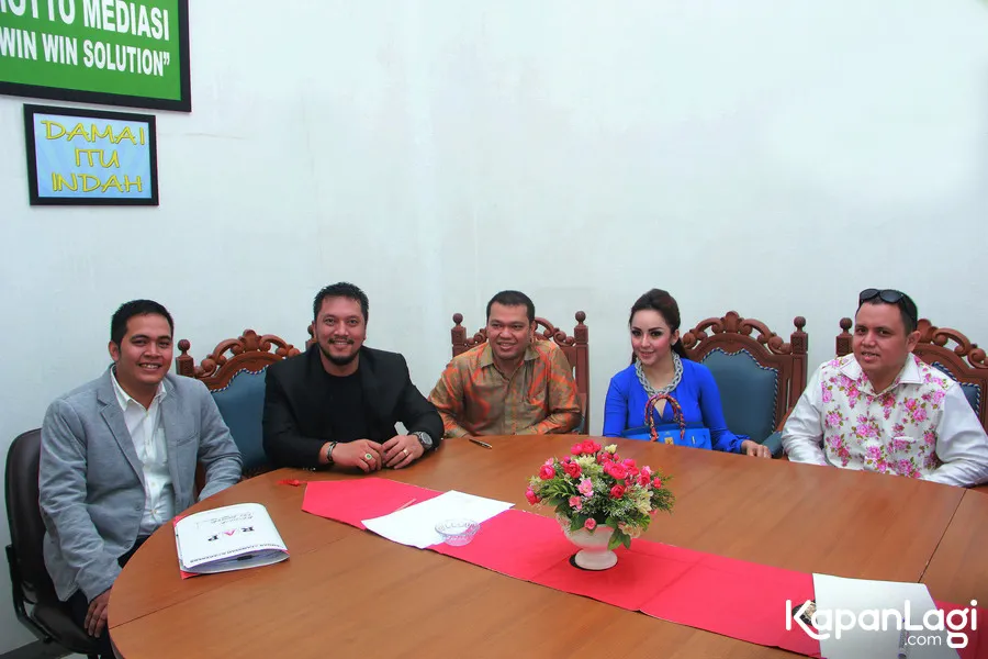 Pihak Regina mengaku bingung dengan gugatan Farhat Abbas. ©KapanLagi.com/Muhammad Akrom Sukarya