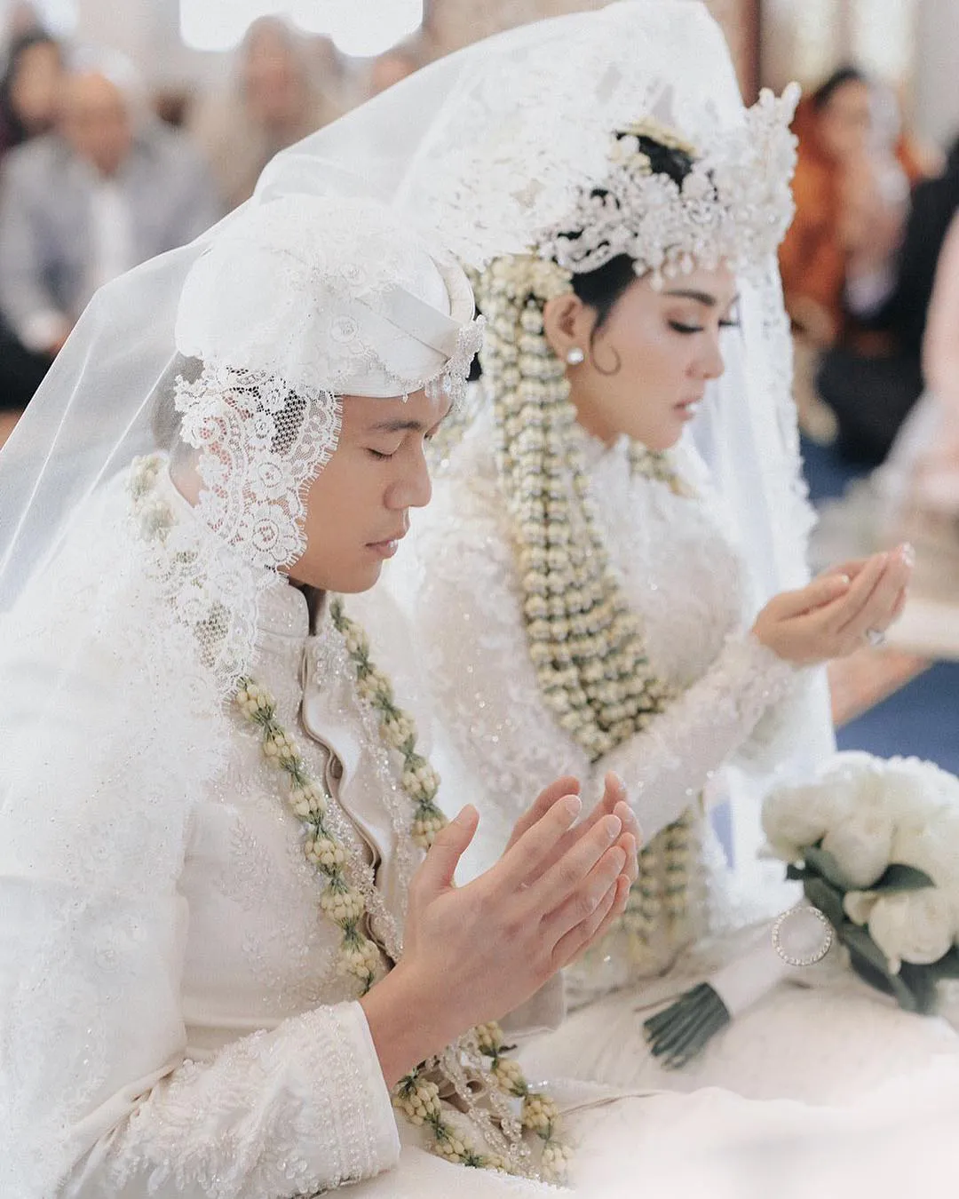 Syahrini dan Reino akhirnya unggah foto akad © instagram.com/princessyahrini