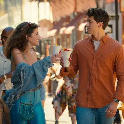 Rekomendasi Film Romcom Teman Masa Kecil yang Bikin Baper, Wajib Masuk Watchlist
