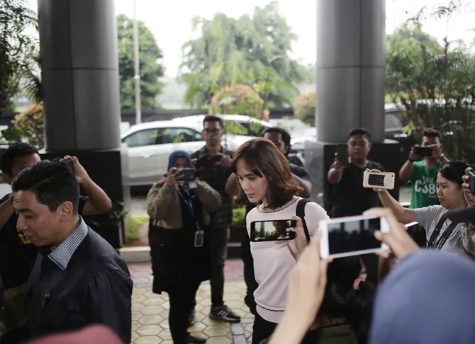 Renata Kusmanto hadiri sidang Fachri Albar © KapanLagi.com/Muhammad Akrom Sukarya
