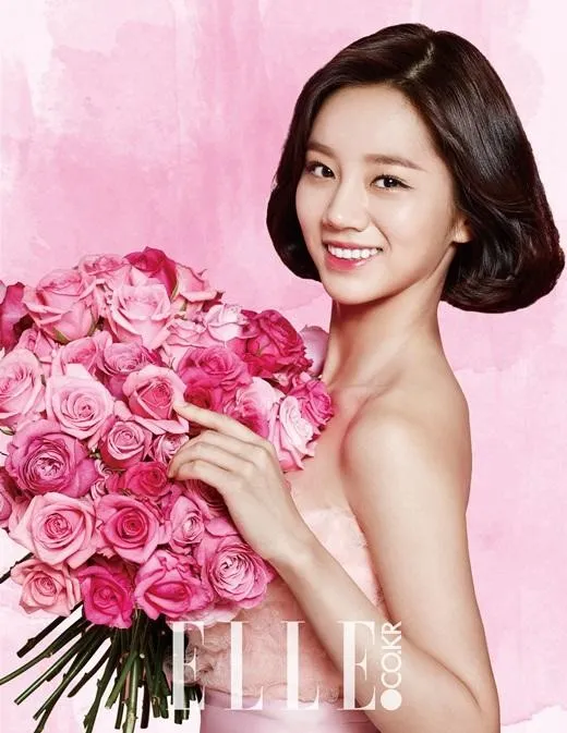 Hyeri sebagai model sampul majalah ELLE. © ELLE