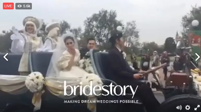 Salah satu privileges mempelai, diarak naik mobil kuno Disney menuju Tokyo Disneyland Hotel/©Bridestory