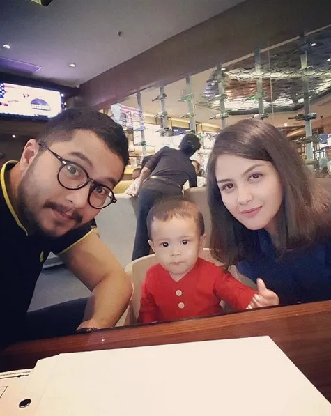 Revalina S Temat bersyukur suaminya termasuk orang yang sangat sabar terhadap anak. 姆nstagram.com/vatemat