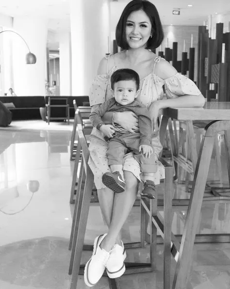 Revalina dan baby Rihga © Instagram Revalina S Temat