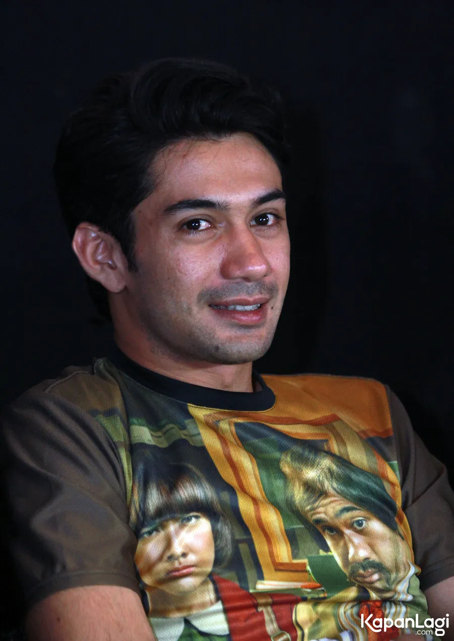 Reza happy saat syuting di MY STUPID BOSS © KapanLagi.com®/Muhammad Akrom Sukarya