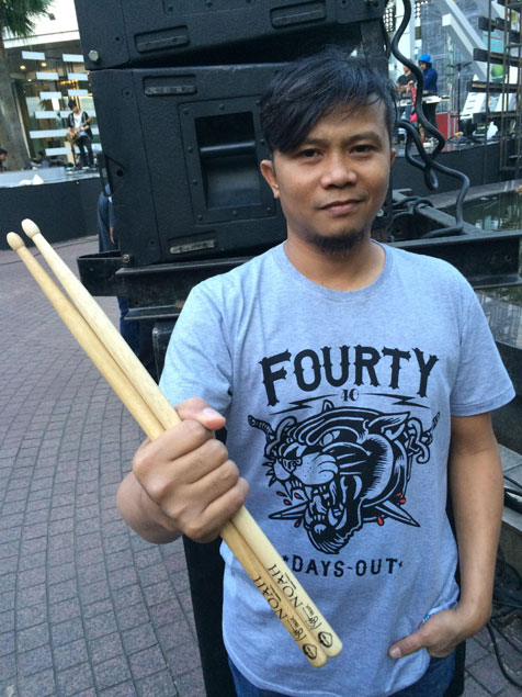 Stick drum bertandatangan Reza NOAH