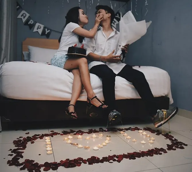 Ilham dan istri memutuskan untuk mengundur hari pernikahannya. © Instagram/ilhamfauzie