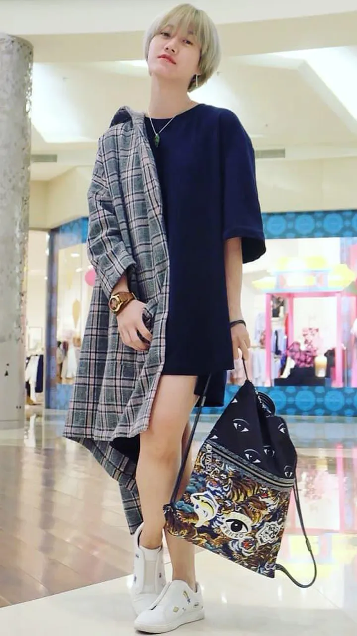 Ria dengan gayanya yang Korea abis! © instagram.com/riasukmawijaya