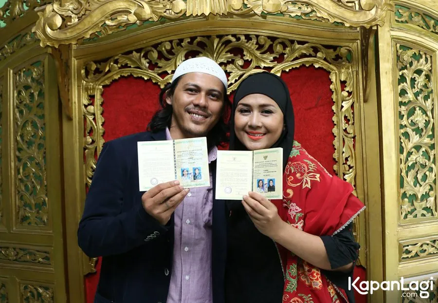 Ria Irawan dinikahi oleh asisten pribadinya. ŠKapanLagi.com/Agus Apriyanto