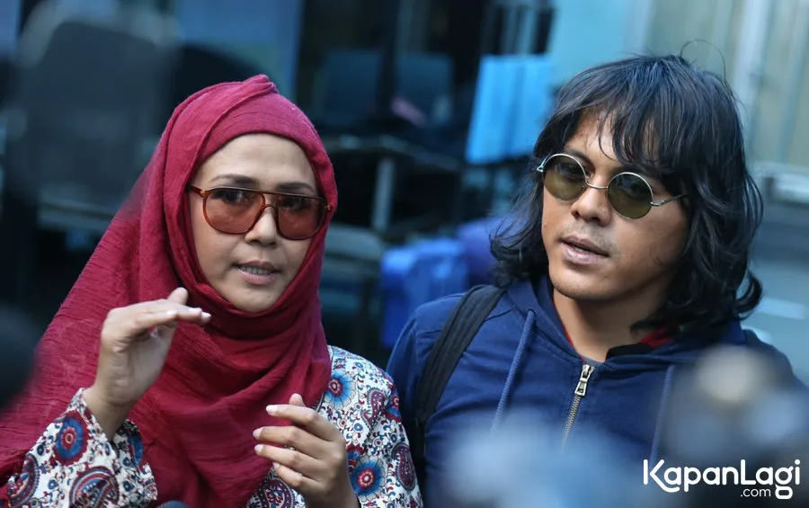 Mayk ingin belajar Islam lebih dalam setelah pergi umrah/©KapanLagi.com®/Agus Apriyanto