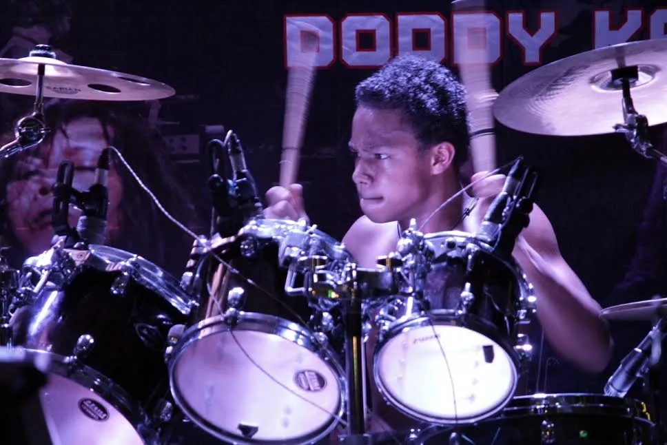 Rian, drummer berusia 13 tahun yang sudah beraksi layakya seorang profesional. ©KapanLagi.com/Hendra Gunawan