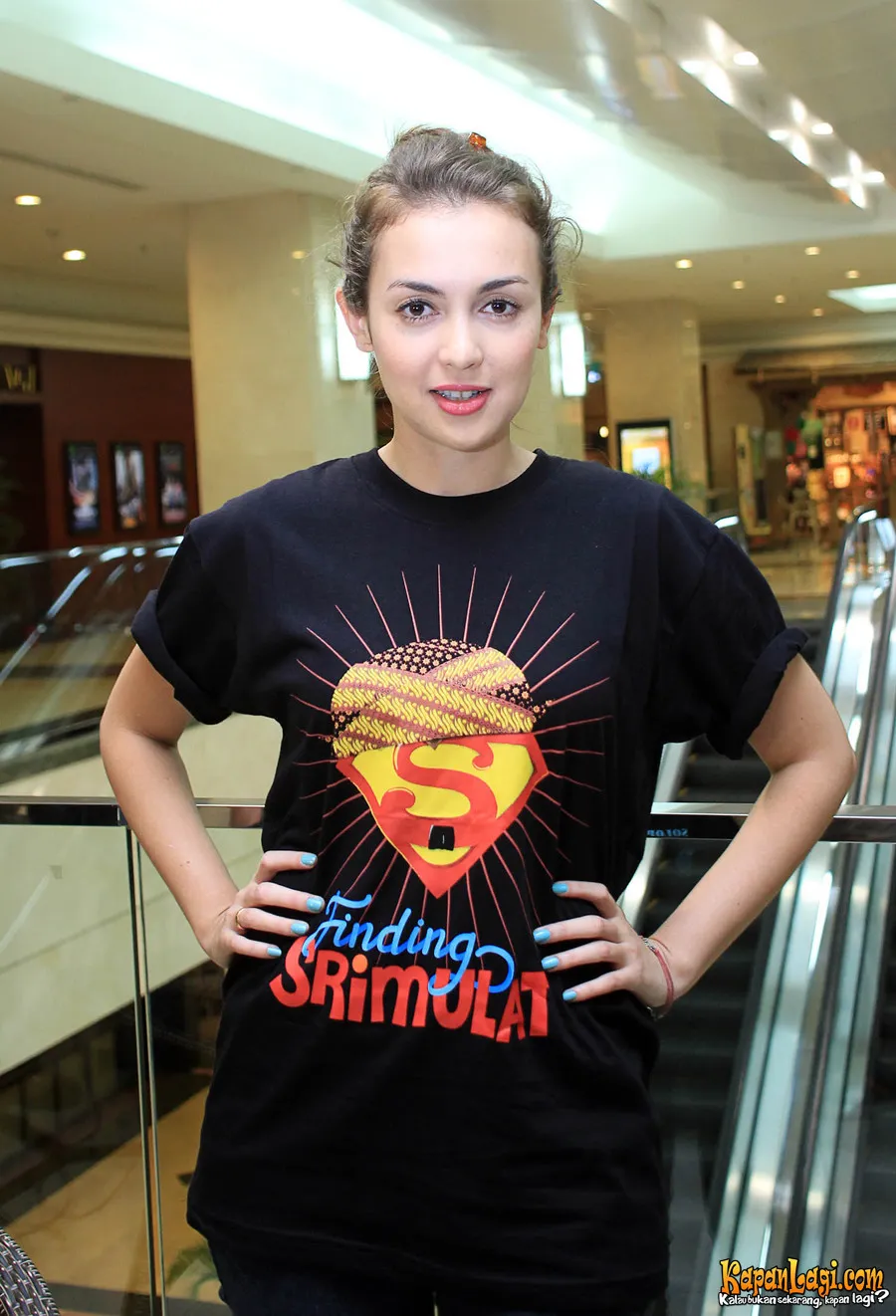 Rianti lebih menyukai baju casual.