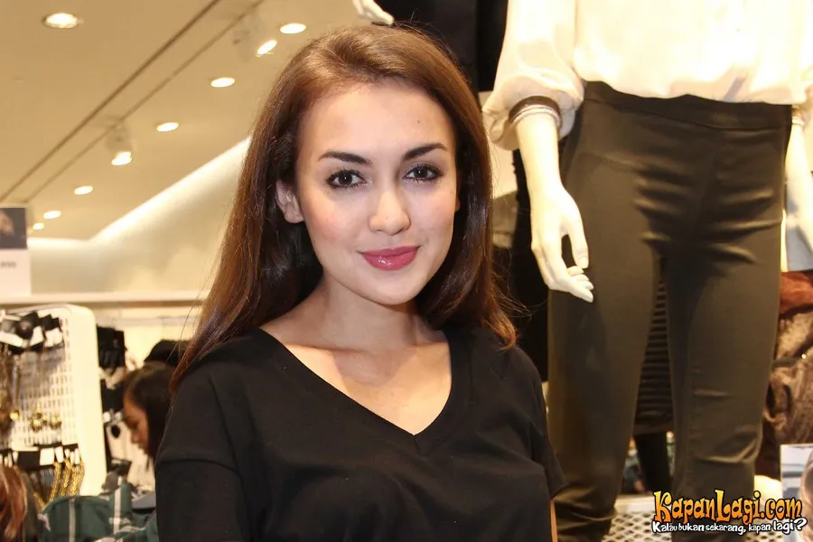 Rianti ambil personal trainer untuk jadi dubber.
