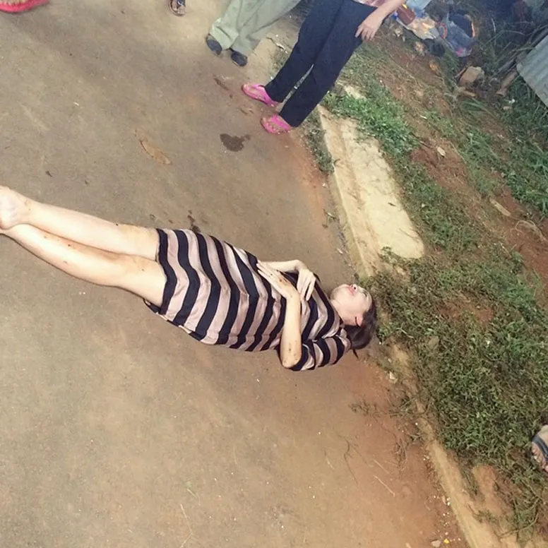 Rianti Cartwright gogoleran di tengah jalan /© instagram.com/riantic