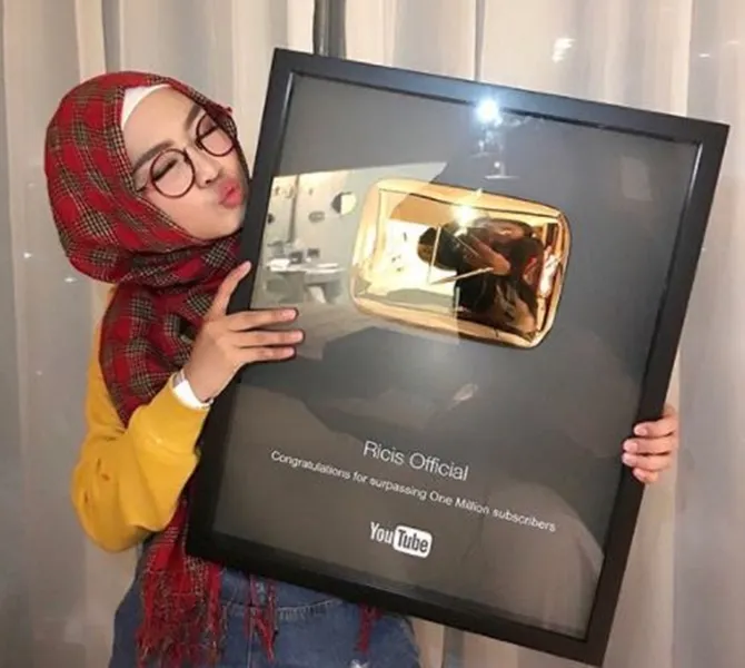 Berkat kontennya yang kreatif, Ria Ricis berhasil meraup dua juta subscribers. © Instagram/riaricis1795