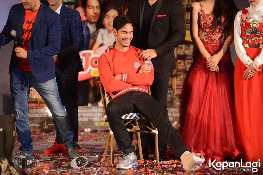 Richard Kyle alami patah tulang kaki ketika jatuh dari motor di Bali. ©KapanLagi.com/Bayu Herdianto