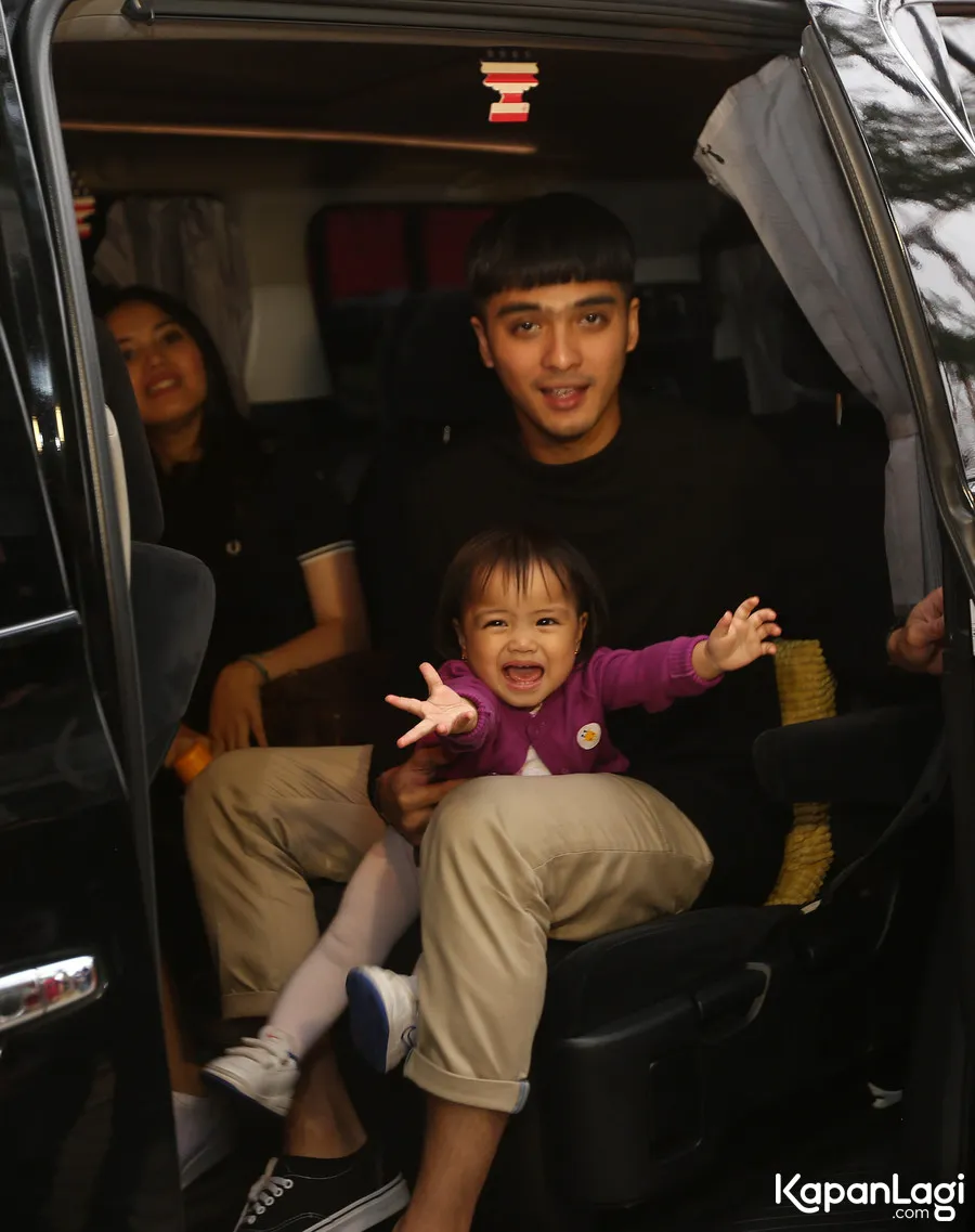 Ricky, sang gorgeous dad bersama dengan anaknya, Kiya © KapanLagi.com®/Budy Santoso