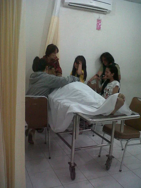 Jenazah almarhum Ricky Jo ketika masih di rumah sakit.