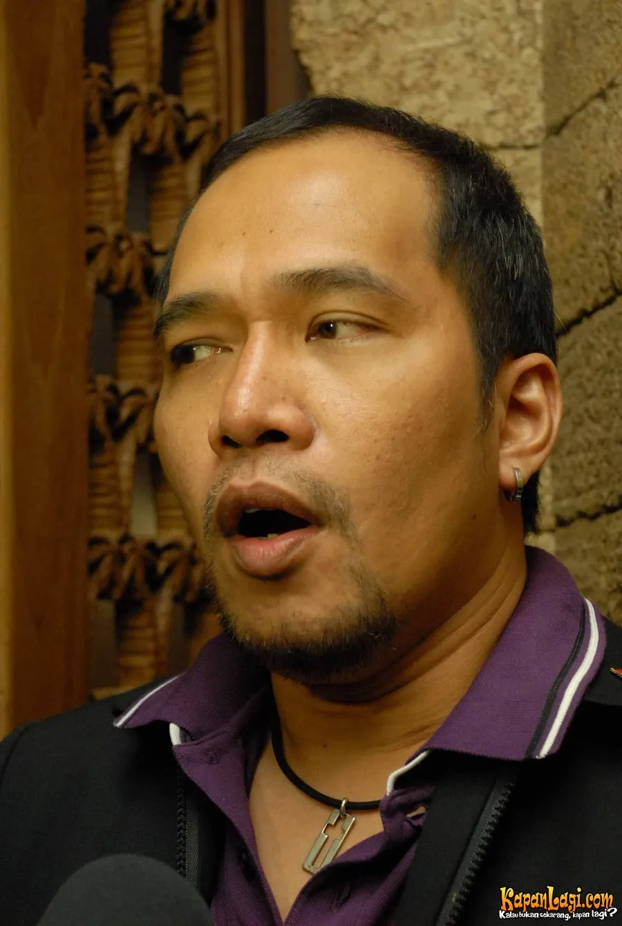 Kediaman Ricky Johannes telah dipenuhi keluarga dan sahabat.