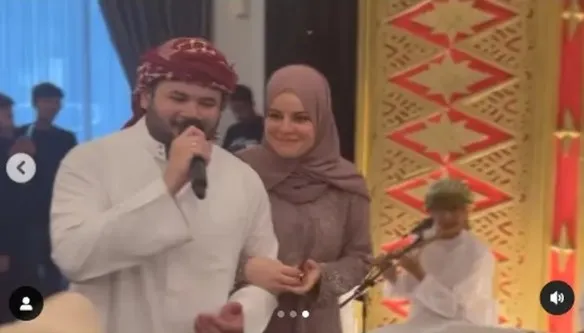 (credit: instagram.com/elvy_sukaesih)