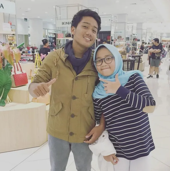 Ridwan Kamil mengunggah foto kedua anaknya sembari menuliskan caption kocak untuk cari mantu © instagram.com/ridwankamil