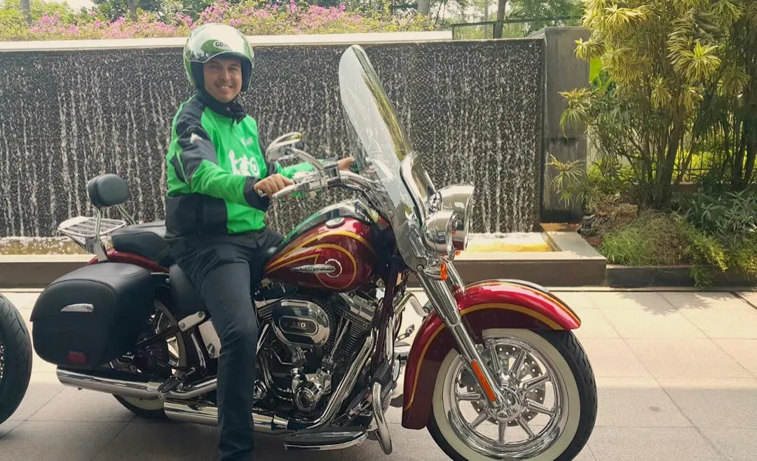 Rifat jadi sopir Go-Jek, cakep! © Instagram/@sysiio