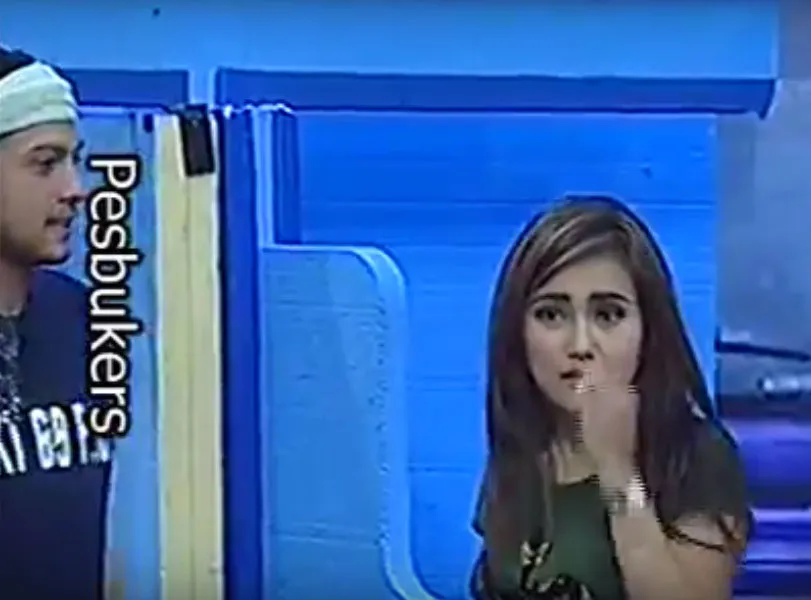 Rifky Balweel kaget, Ayu Ting Ting bingung © Youtube.com/Pecinta Pesbukers