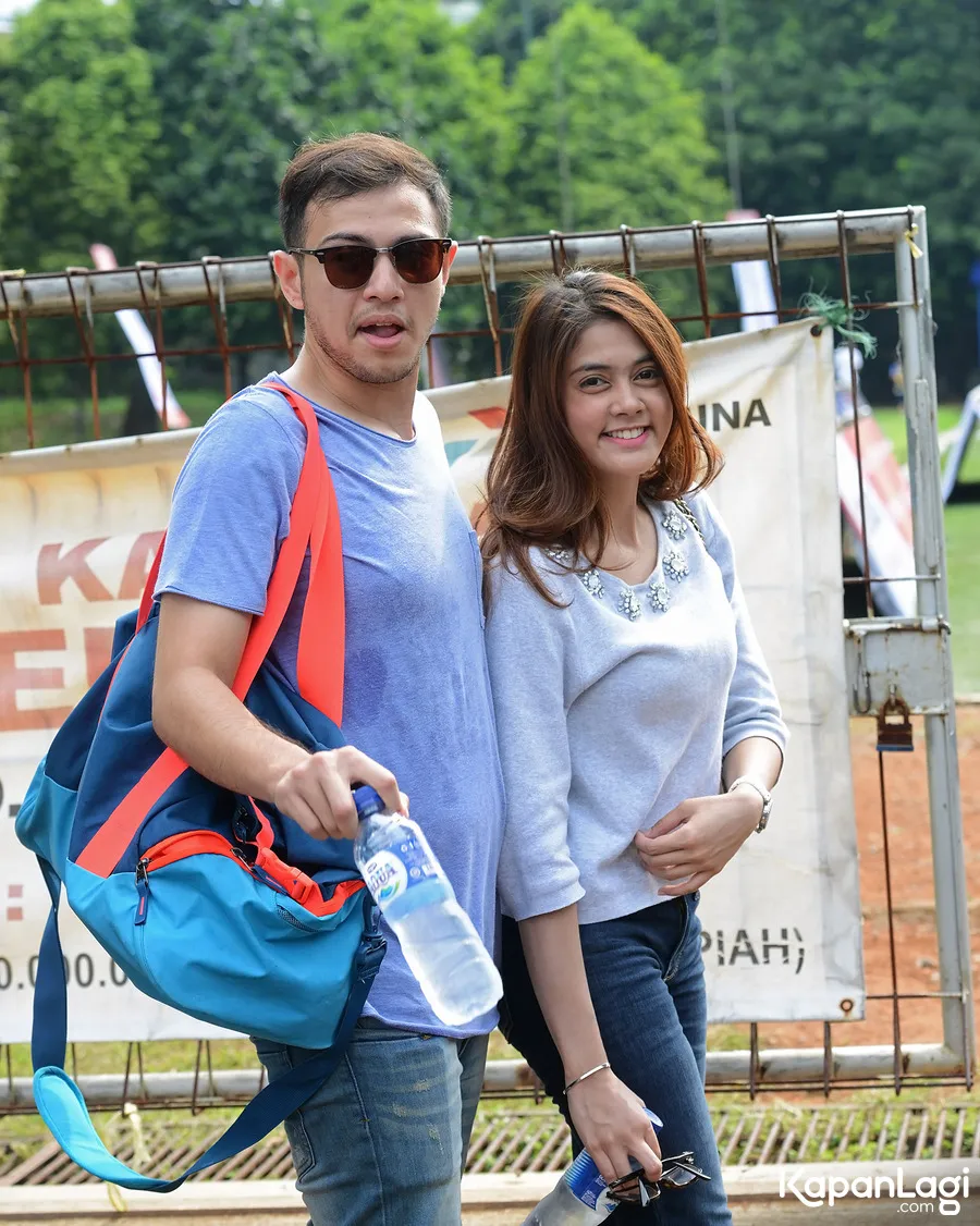 Biby Alraen terlihat menemani Rifky Balweel ketika main bola di Simpruk, Jakarta Selatan. ©KapanLagi.com/Bambang E Ros