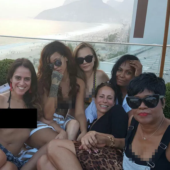 Rihanna dan Cara Delevingne adu seksi © Instagram/caradelevingne