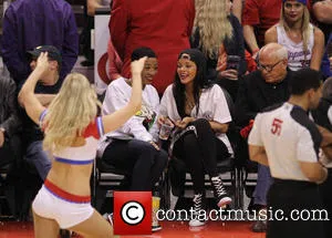 Rihanna jadi korban selfie @contactmusic