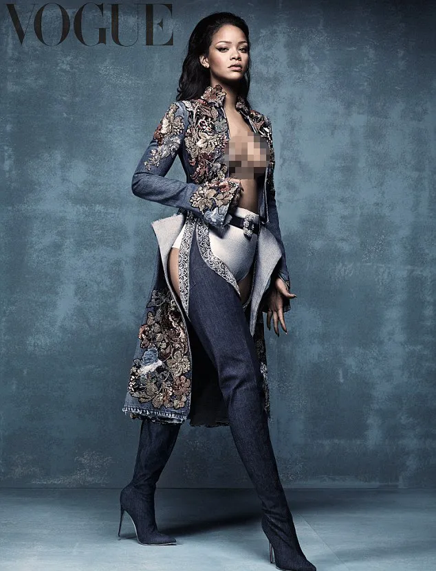 Rihanna tanpa bra dan umbar bagian pribadi © Vogue