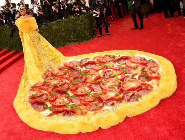 Wah, pizza raksasa yang pastinya pas untuk semua orang! twitter.com/rihsnake