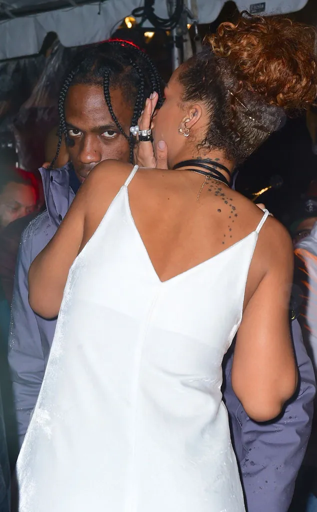 Rihanna dan Travis dikabarkan pacaran © Splashnews.com