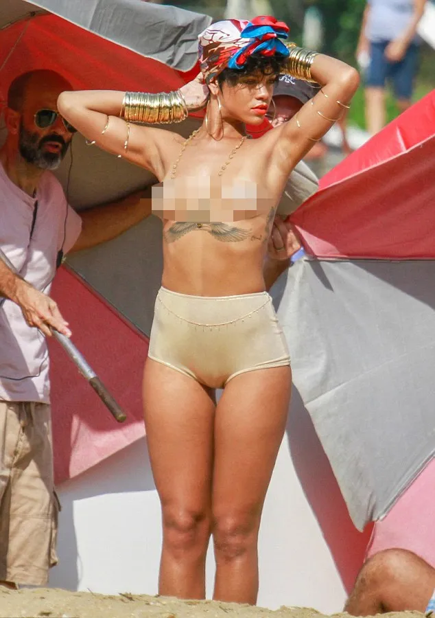 Rihanna @ dailymail.co.uk