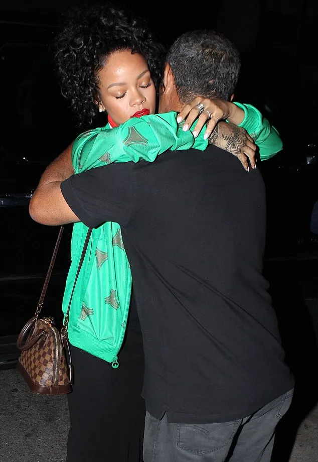 Rihanna dan ayahnya @ dailymail.co.uk
