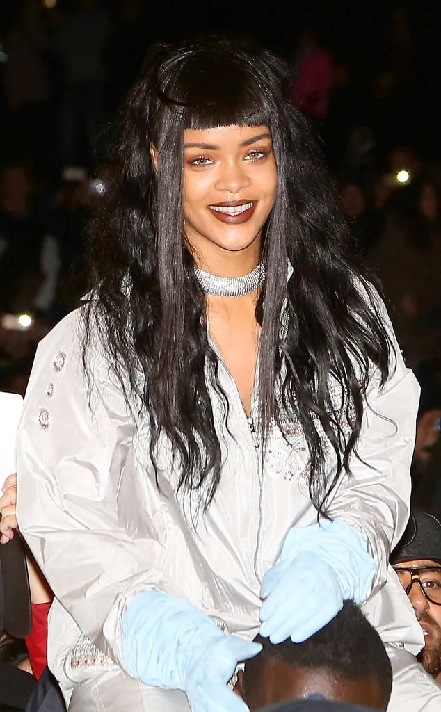 Rihanna dengan rambut barunya, makin cantik? @ eonline.com