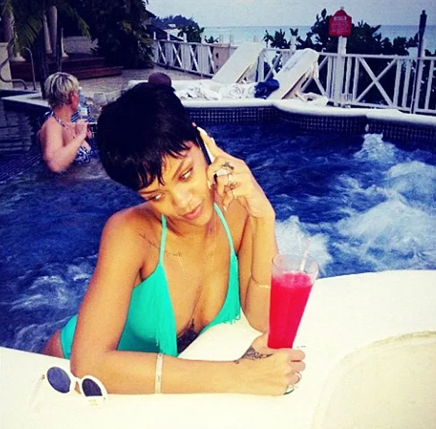 Rihanna @ dailymail.co.uk