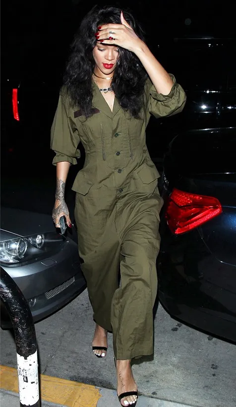 'Baju bengkel'? @ dailymail.co.uk/X17Online.com
